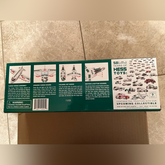 2021 Hess Cargo Plane and Jet - Green/White. - Picture 2 of 6